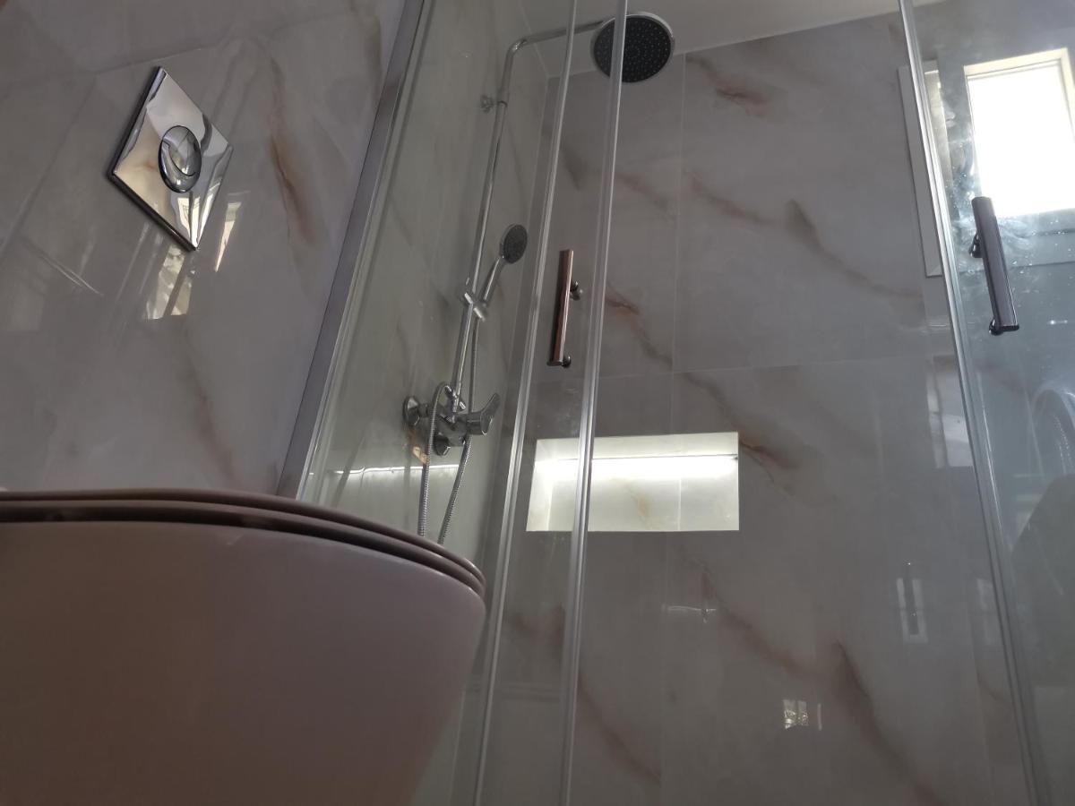 Nely'S Luxury Home นีดรี ภายนอก รูปภาพ