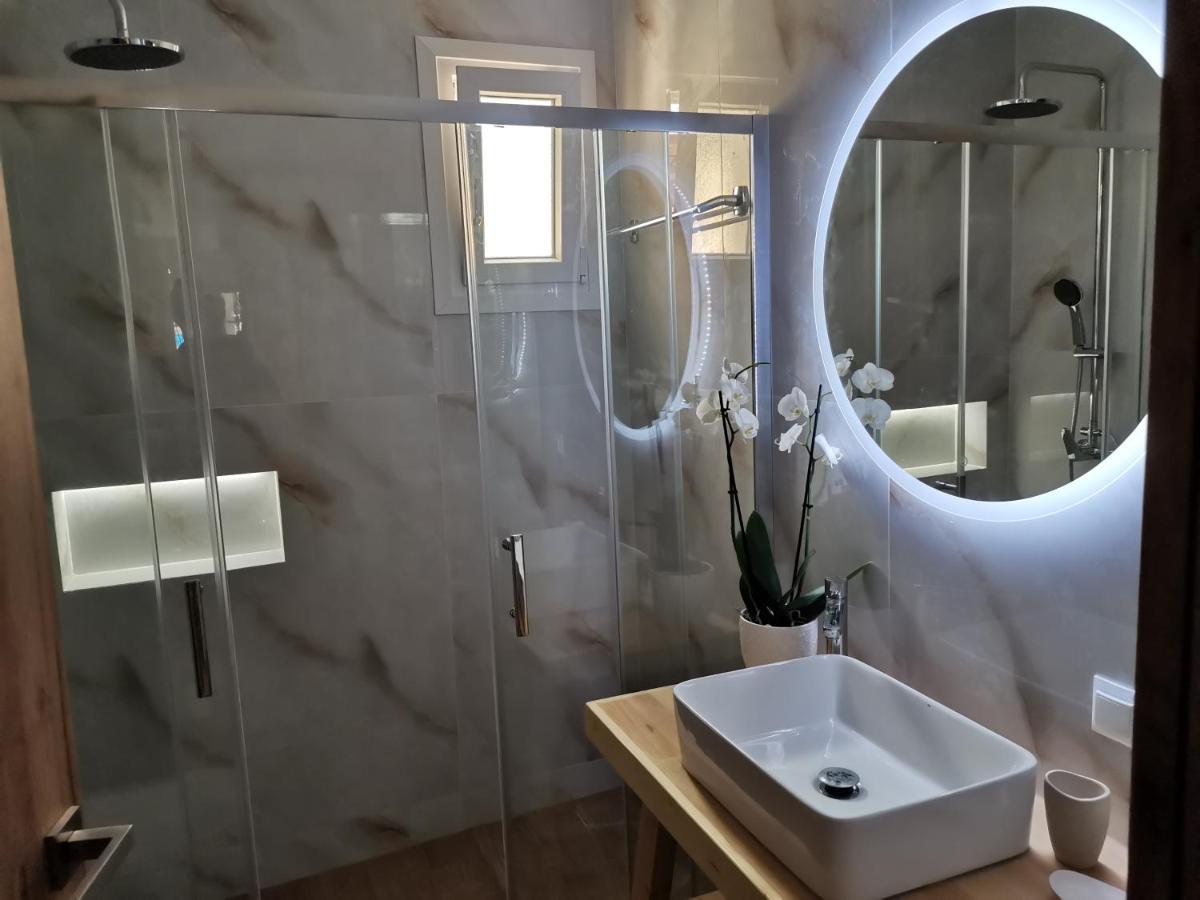 Nely'S Luxury Home นีดรี ภายนอก รูปภาพ
